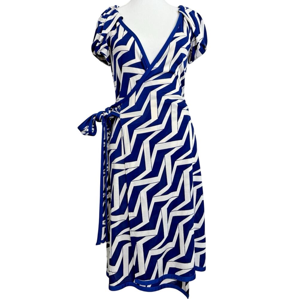 DVF Diane Von Furstenberg Iconic Silk Wrap Dress Betsy Blue White Sz 2 Geometric